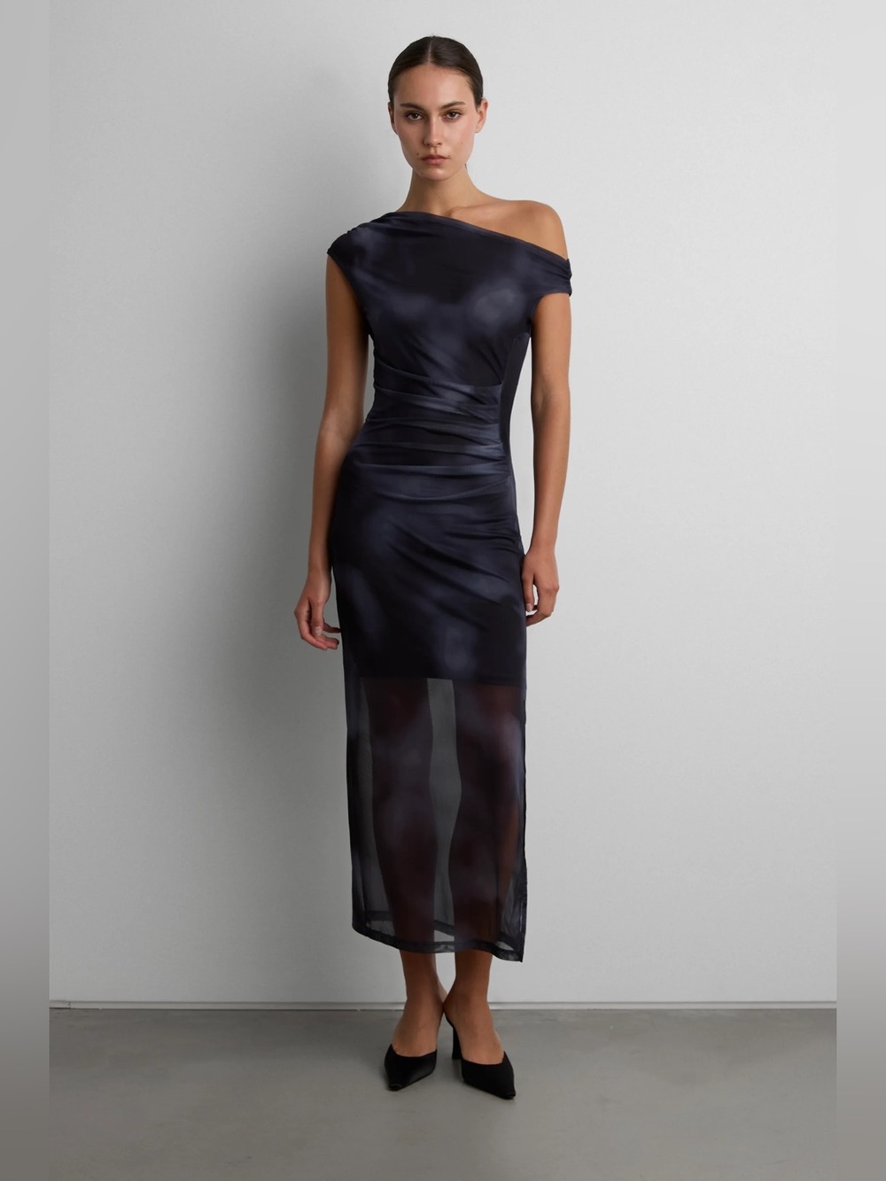 OAK + FORT PRINTED OFF SHOULDER MIDI DRESS